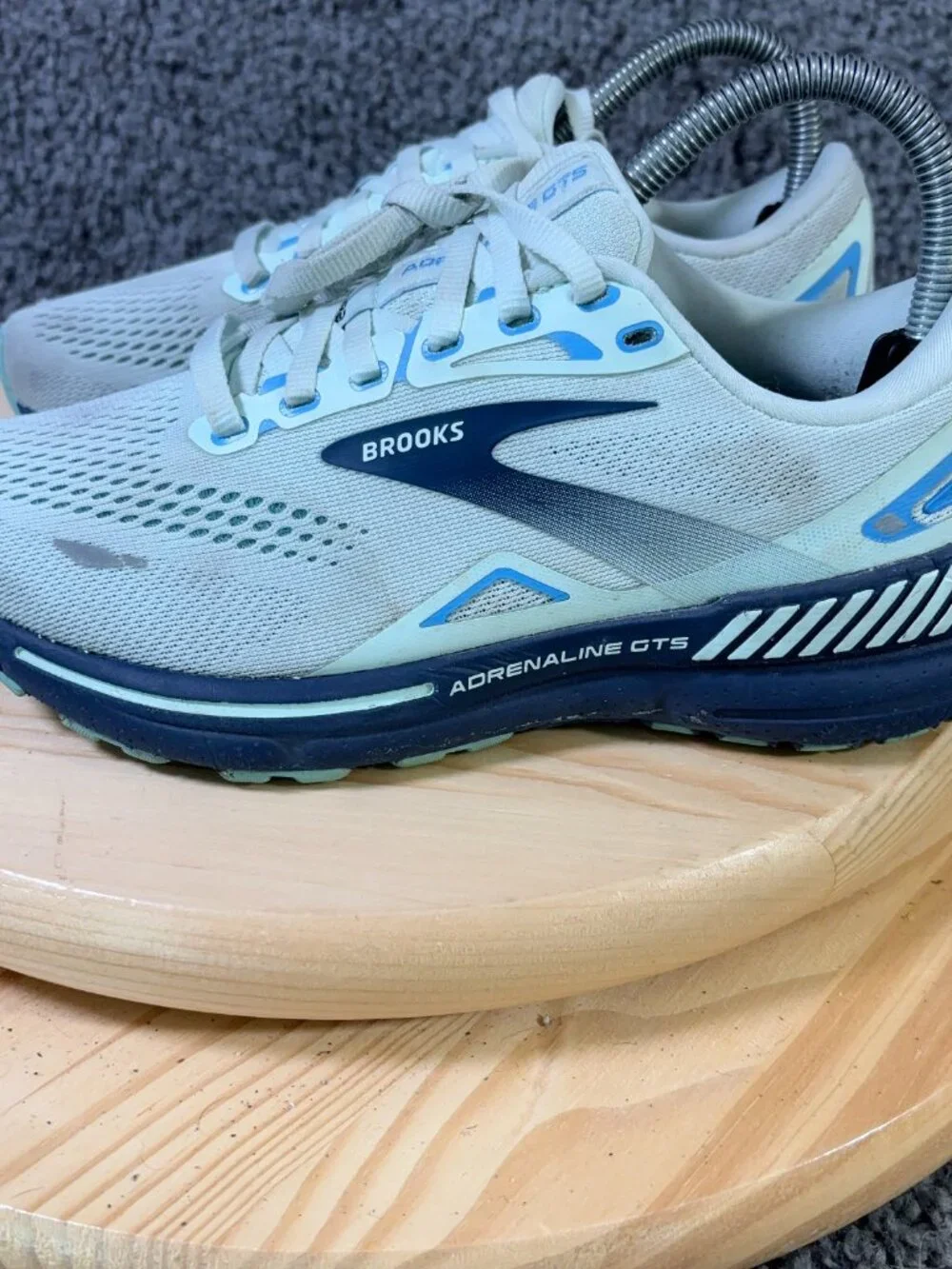 Brooks shown shoes expect